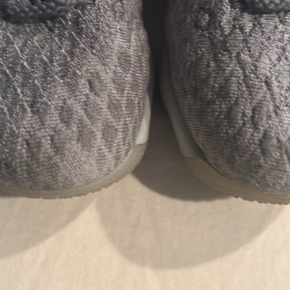 Nike LeBron 15 “City Edition” Wolf Grey/Metallic Gold Size Men 4 Youth Like new - Picture 6 of 16